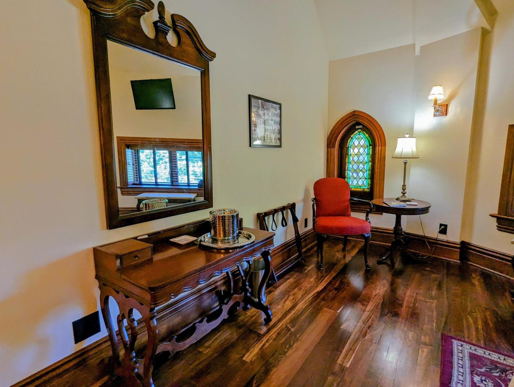 Gothic Heights Inn Clifton Heights エクステリア 写真